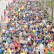 More than ten thousand participants in the 2013 Okinawa Marathon
