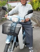 97-year-old motorcycle enthusiast gets new bike from children and grandchildren