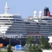 Queen at Sea stops by at Naha port for the third year in a row